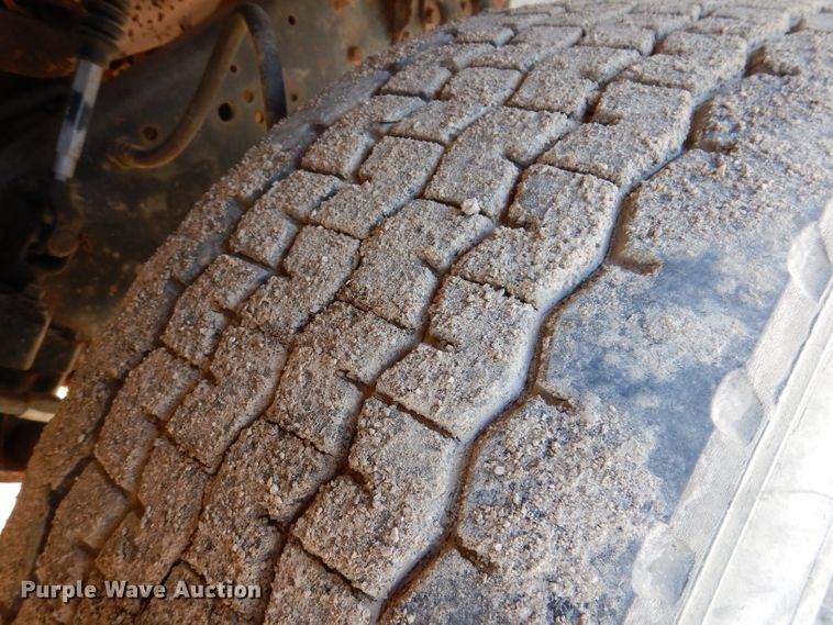 image for item DL5767 1986 Ford L8000  pressure digger truck