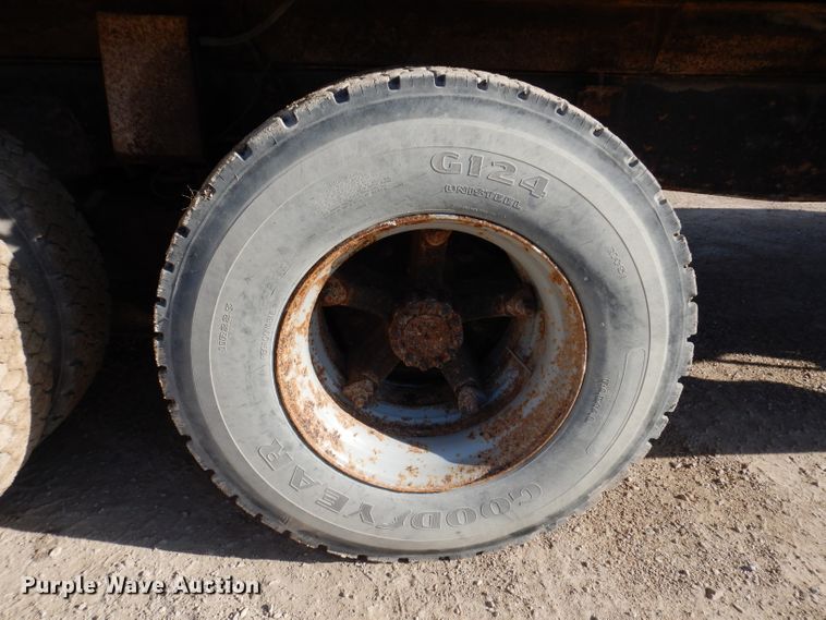 image for item DL5767 1986 Ford L8000  pressure digger truck