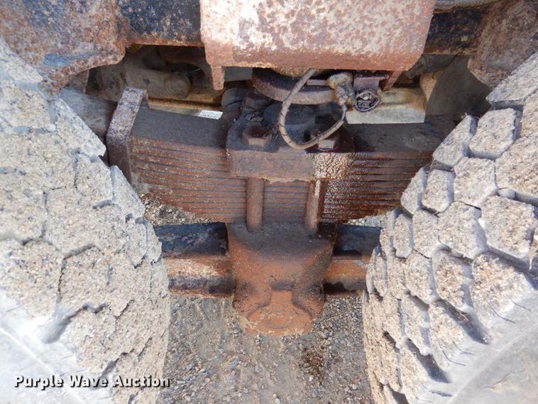 image for item DL5767 1986 Ford L8000  pressure digger truck