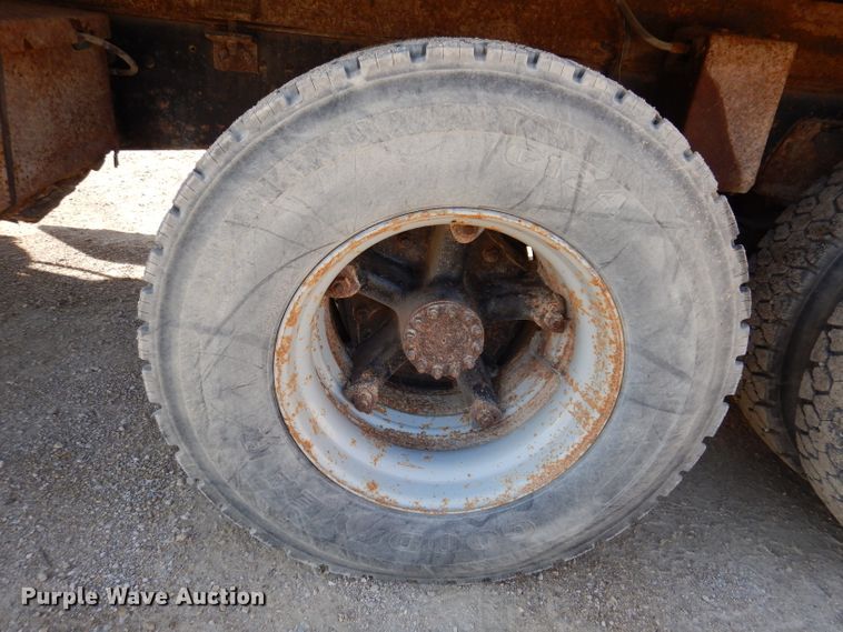 image for item DL5767 1986 Ford L8000  pressure digger truck