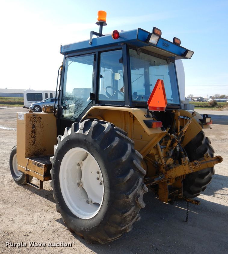 image for item DL5768 1997 New Holland 6635  tractor