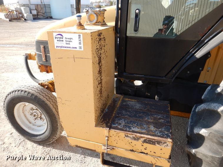 image for item DL5768 1997 New Holland 6635  tractor