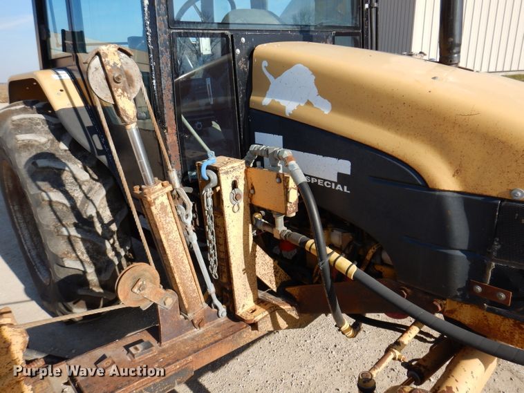 image for item DL5768 1997 New Holland 6635  tractor