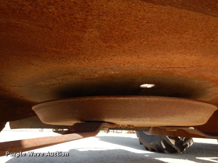 image for item DL5768 1997 New Holland 6635  tractor