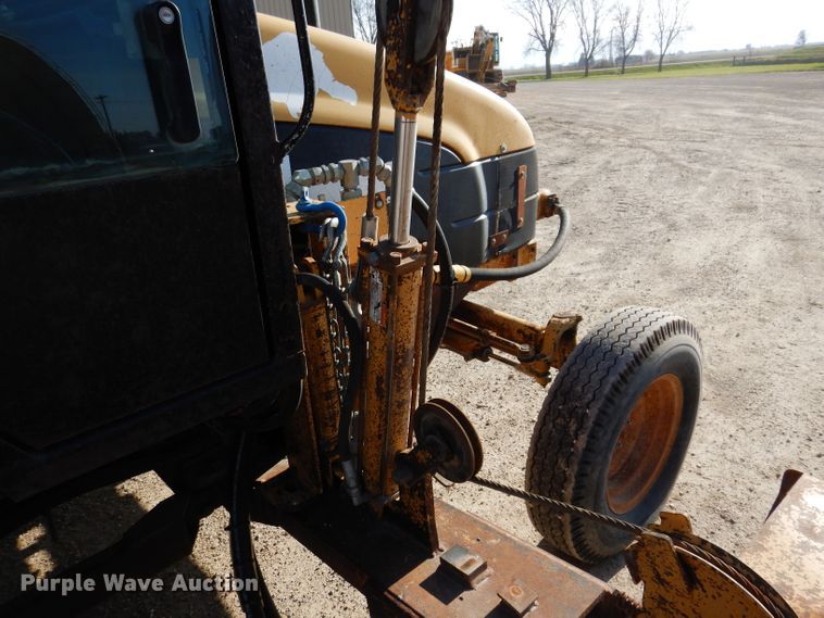 image for item DL5768 1997 New Holland 6635  tractor