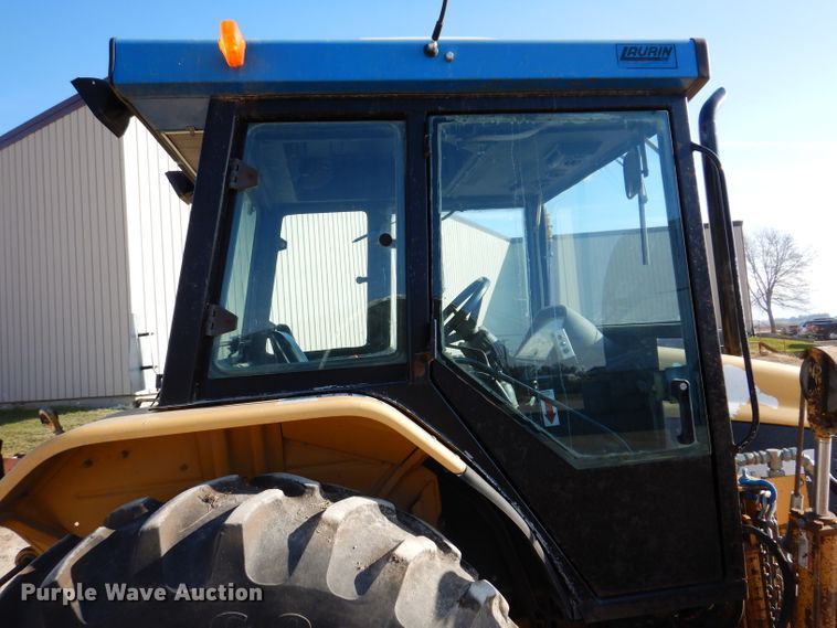 image for item DL5768 1997 New Holland 6635  tractor