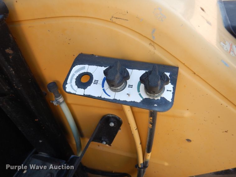 image for item DL5768 1997 New Holland 6635  tractor