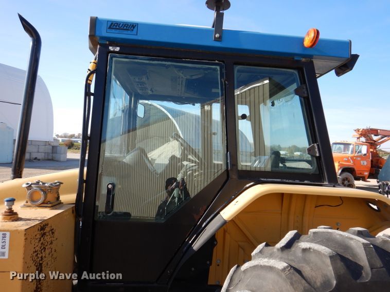 image for item DL5768 1997 New Holland 6635  tractor