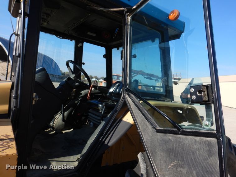 image for item DL5768 1997 New Holland 6635  tractor