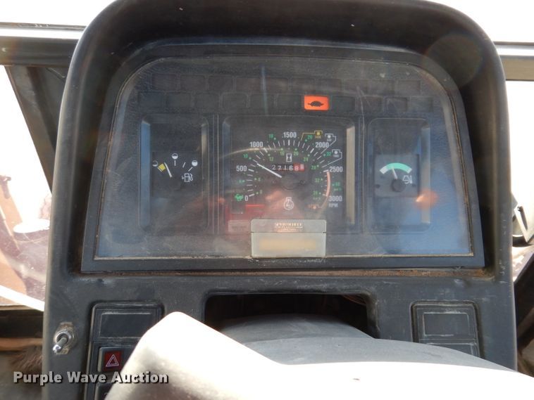 image for item DL5768 1997 New Holland 6635  tractor