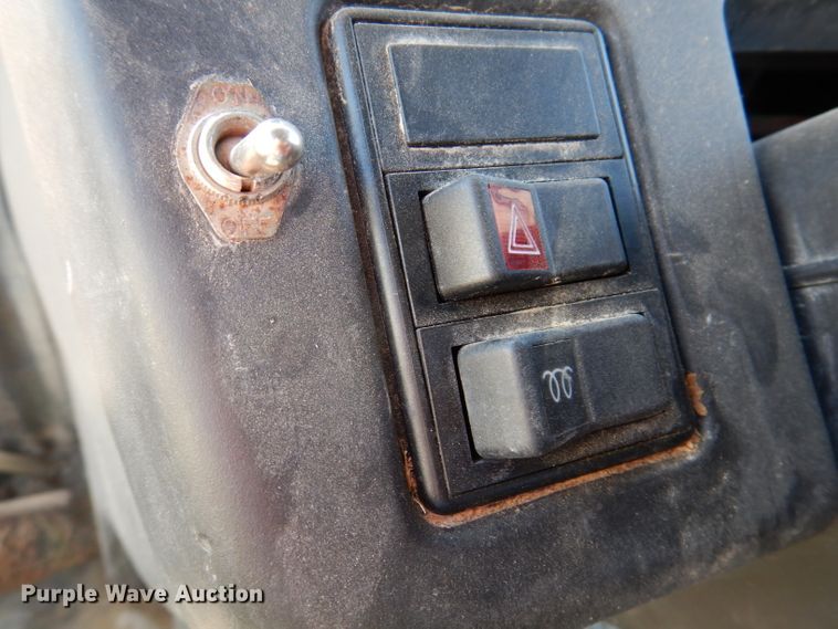 image for item DL5768 1997 New Holland 6635  tractor