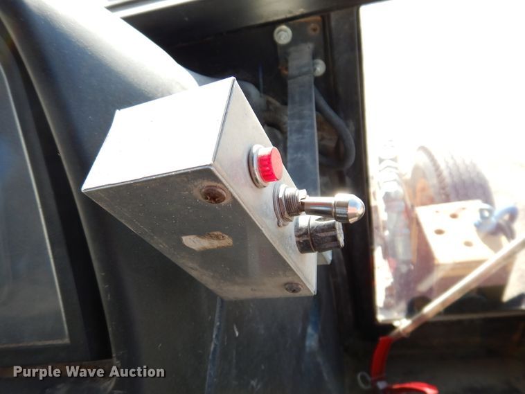 image for item DL5768 1997 New Holland 6635  tractor