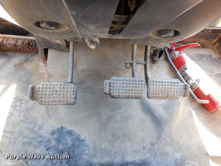 image for item DL5768 1997 New Holland 6635  tractor