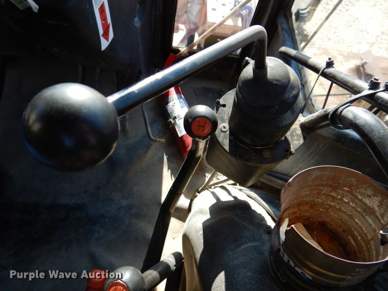 image for item DL5768 1997 New Holland 6635  tractor