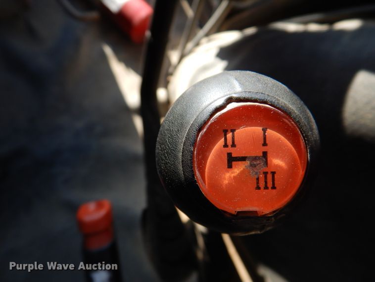 image for item DL5768 1997 New Holland 6635  tractor