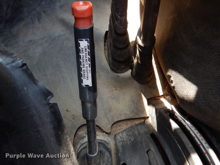 image for item DL5768 1997 New Holland 6635  tractor