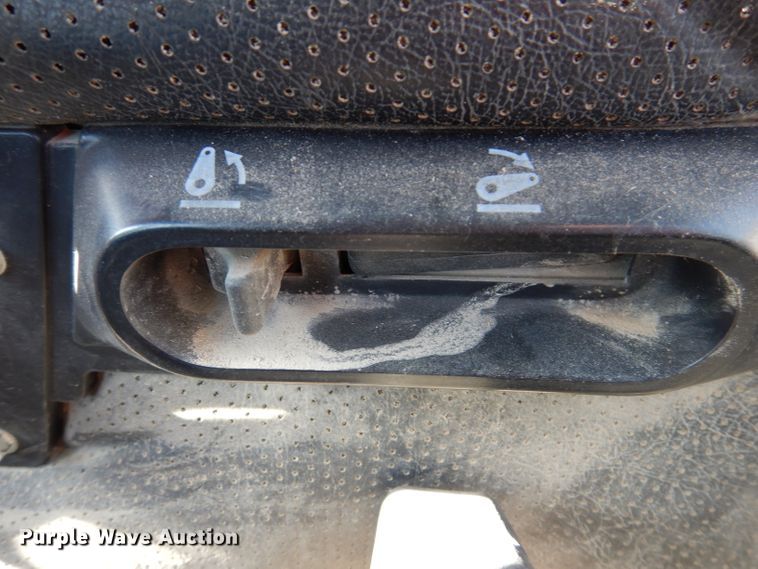 image for item DL5768 1997 New Holland 6635  tractor