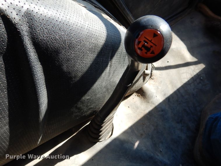 image for item DL5768 1997 New Holland 6635  tractor