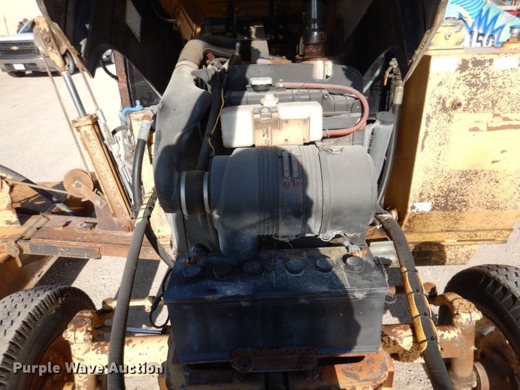 image for item DL5768 1997 New Holland 6635  tractor