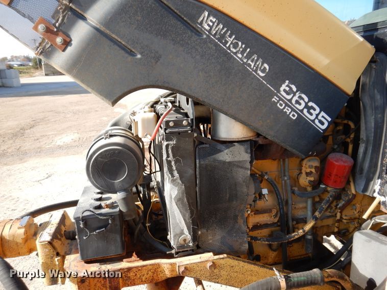 image for item DL5768 1997 New Holland 6635  tractor
