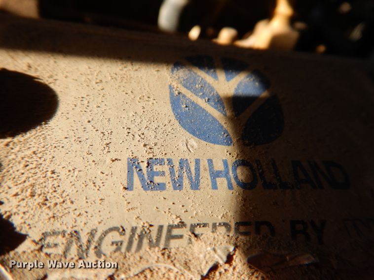 image for item DL5768 1997 New Holland 6635  tractor