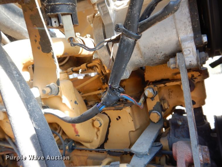 image for item DL5768 1997 New Holland 6635  tractor