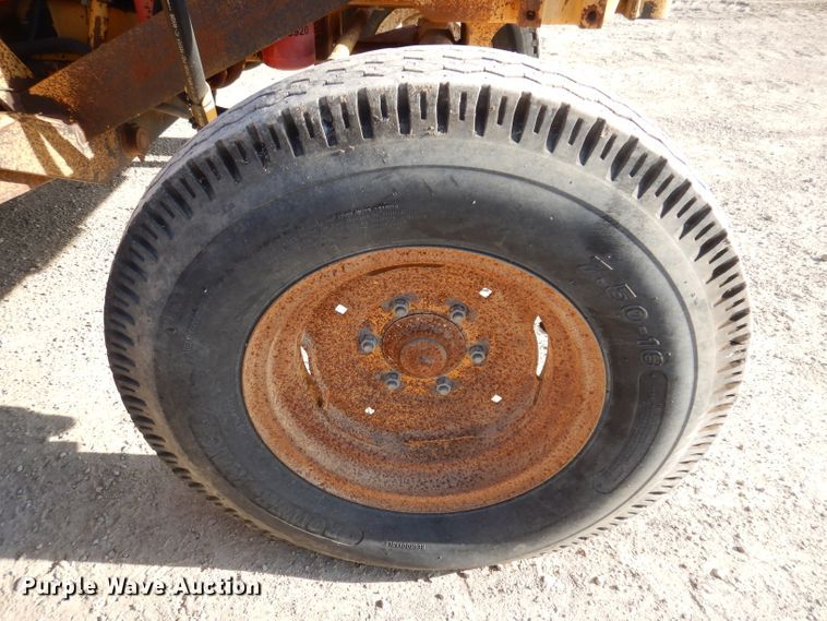 image for item DL5768 1997 New Holland 6635  tractor