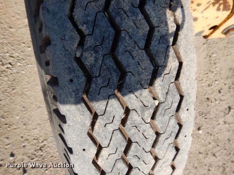 image for item DL5768 1997 New Holland 6635  tractor