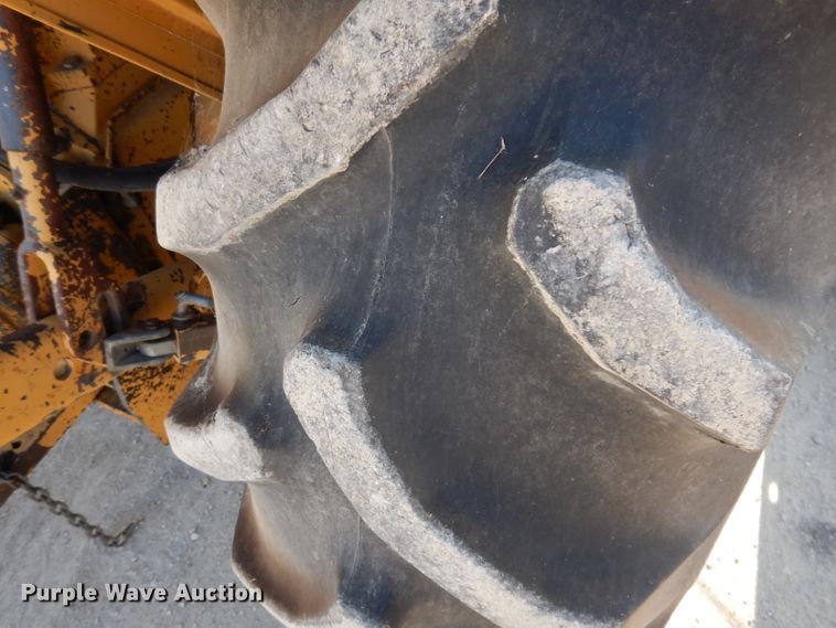 image for item DL5768 1997 New Holland 6635  tractor