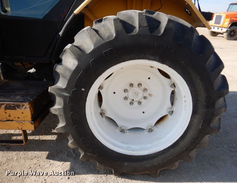 image for item DL5768 1997 New Holland 6635  tractor