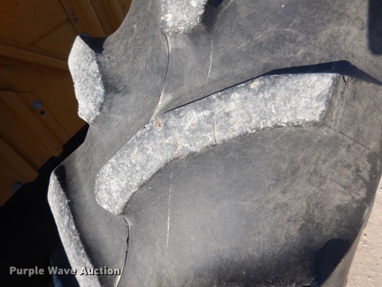 image for item DL5768 1997 New Holland 6635  tractor