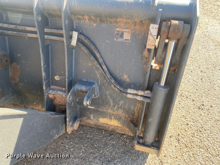 image for item DL5984 Volvo BL70B  backhoe