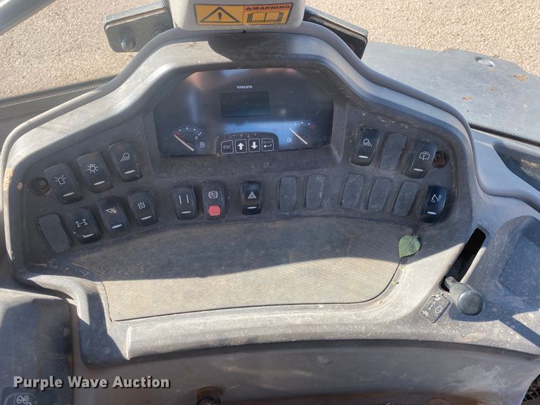 image for item DL5984 Volvo BL70B  backhoe