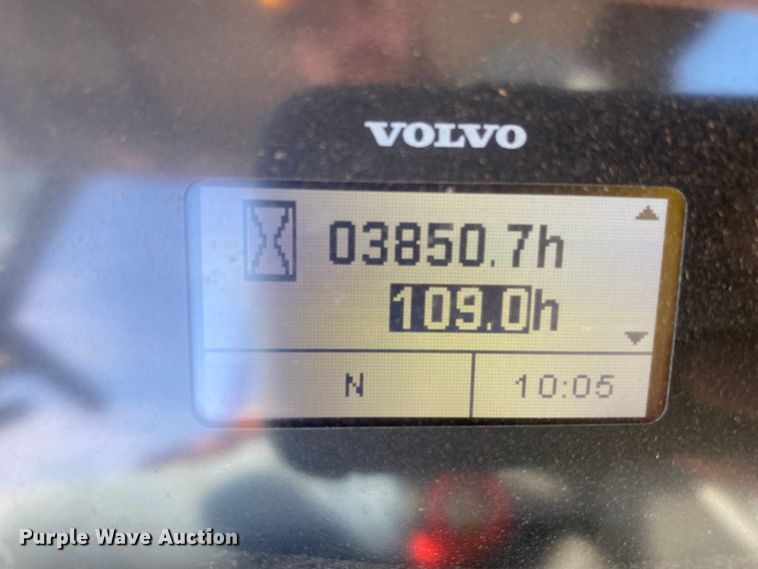 image for item DL5984 Volvo BL70B  backhoe