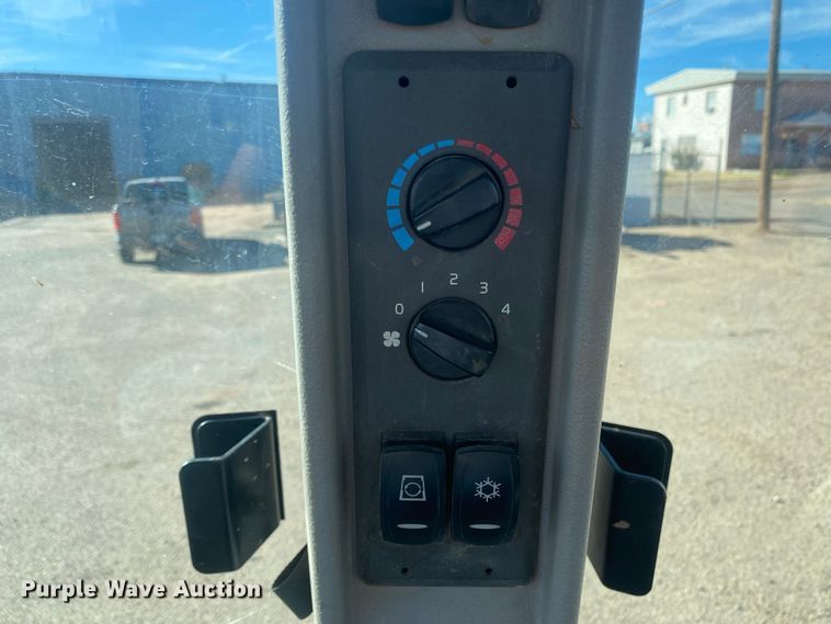 image for item DL5984 Volvo BL70B  backhoe