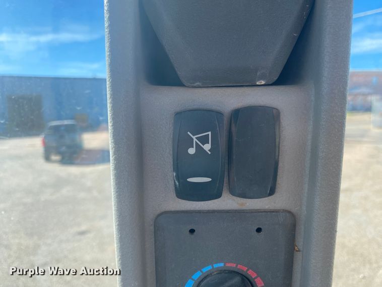 image for item DL5984 Volvo BL70B  backhoe