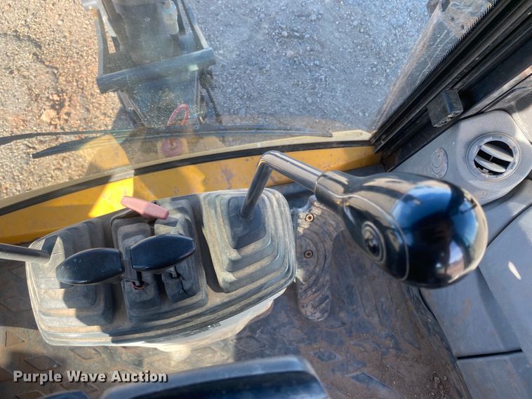 image for item DL5984 Volvo BL70B  backhoe