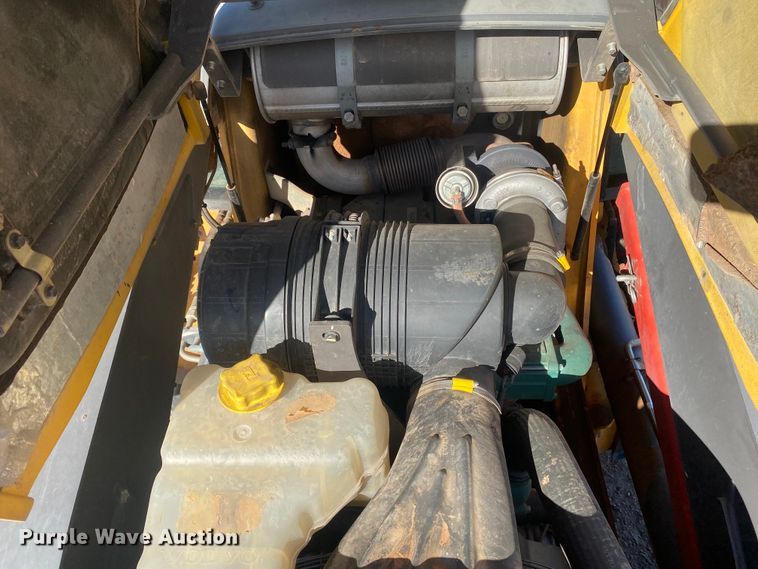 image for item DL5984 Volvo BL70B  backhoe