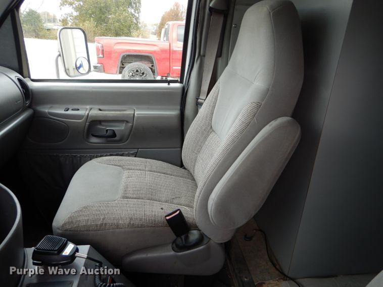 image for item DM0729 1998 Ford Econoline E450  ambulance