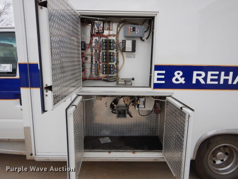 image for item DM0729 1998 Ford Econoline E450  ambulance