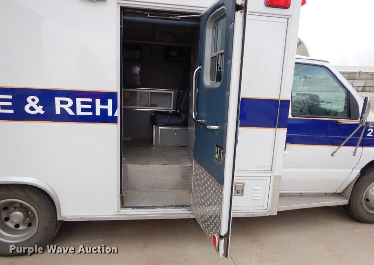 image for item DM0729 1998 Ford Econoline E450  ambulance