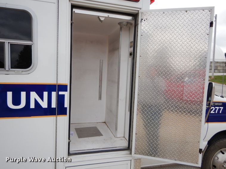 image for item DM0729 1998 Ford Econoline E450  ambulance