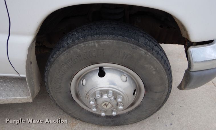 image for item DM0729 1998 Ford Econoline E450  ambulance