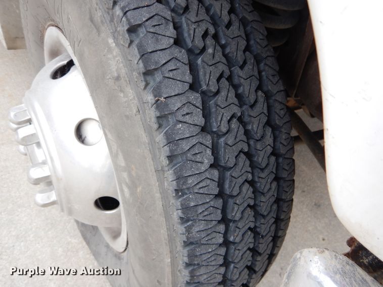 image for item DM0729 1998 Ford Econoline E450  ambulance