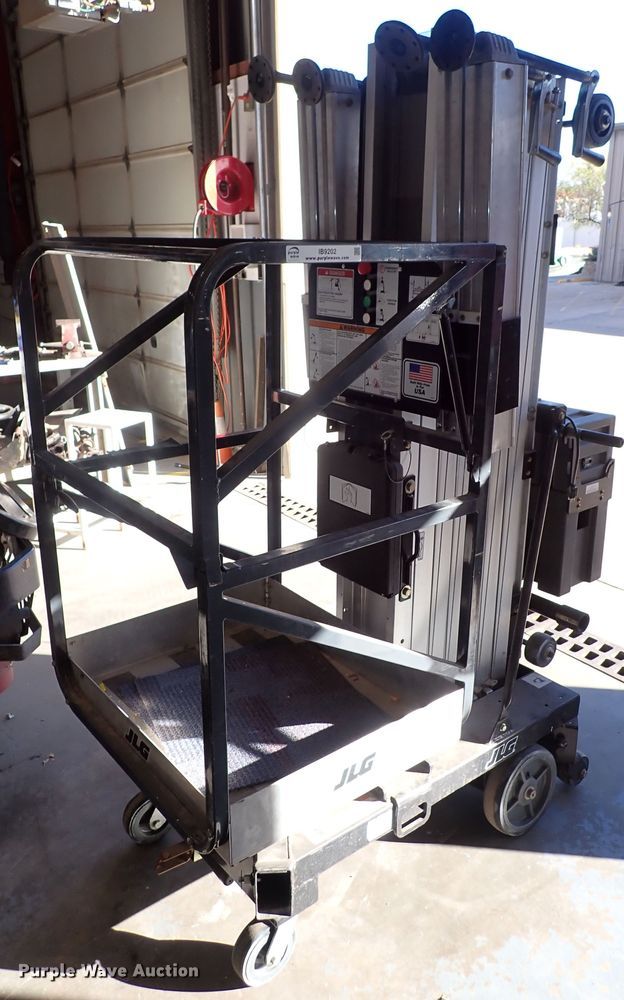 image for item IB9202 2007 JLG 30AM  vertical lift