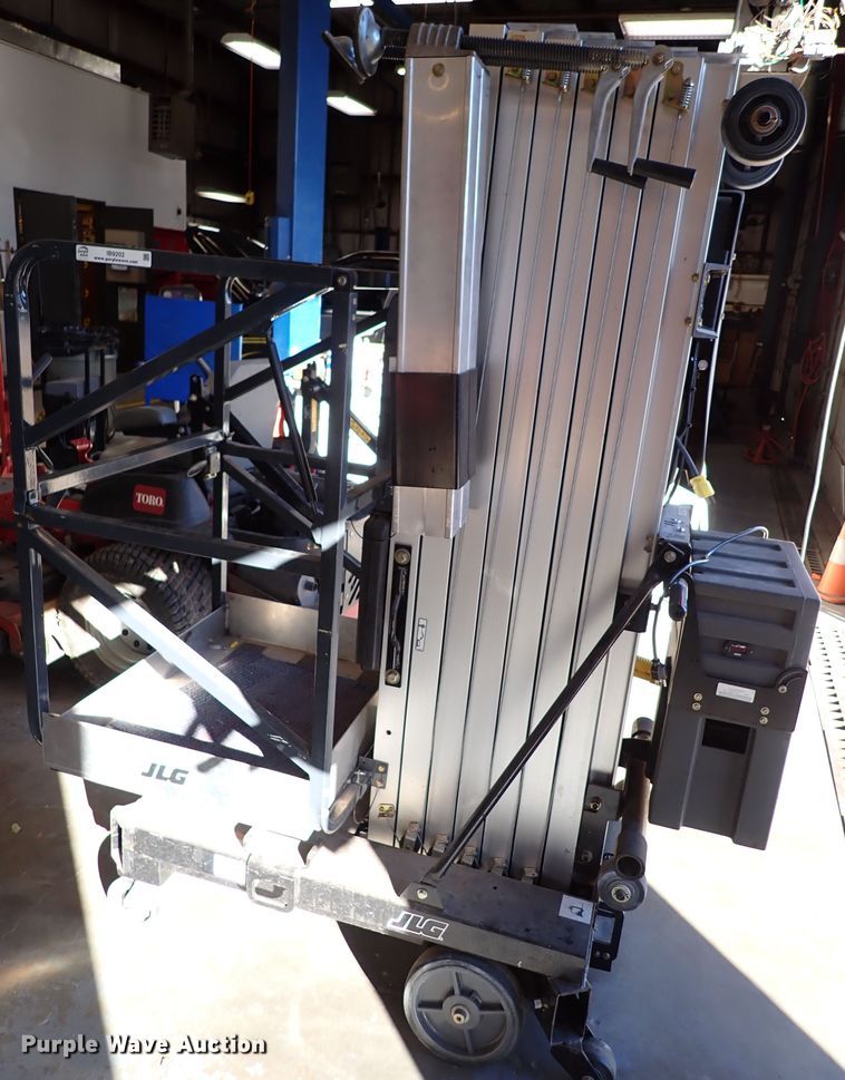 image for item IB9202 2007 JLG 30AM  vertical lift