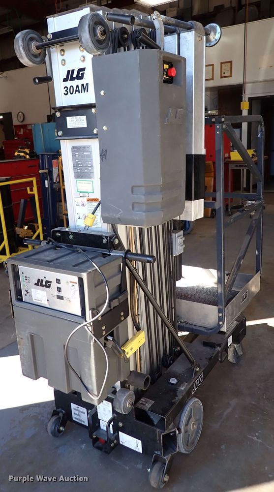 image for item IB9202 2007 JLG 30AM  vertical lift