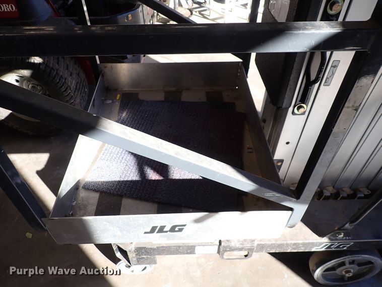 image for item IB9202 2007 JLG 30AM  vertical lift