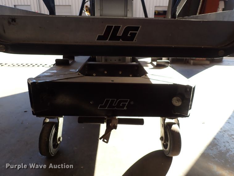 image for item IB9202 2007 JLG 30AM  vertical lift