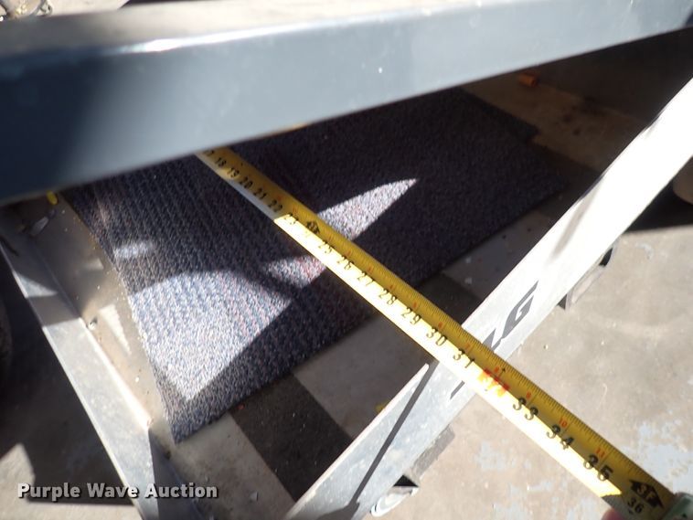 image for item IB9202 2007 JLG 30AM  vertical lift